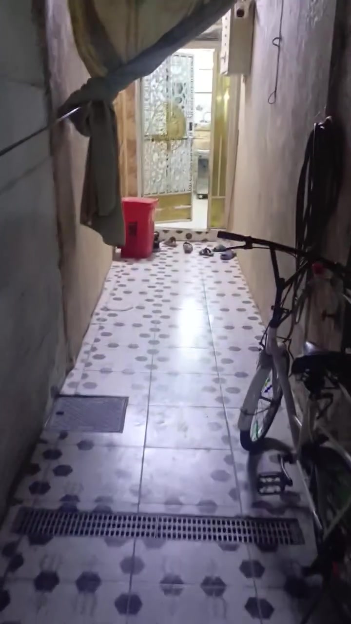يوجد لدينا دار سكن للبيع حي الشهداء قرب جامع المحسن ١٠٠م خلفي طابق واحد عگاده السعر ٧٥مليون مع المجال للاستفسار الاتصال على الرقم ***********
