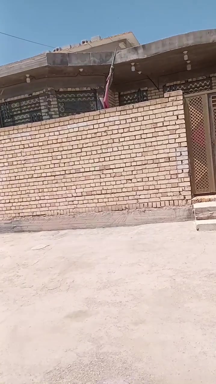 بيت للبيع أو الإيجار تقاطع النهروان قريه ٨ قريب عن التقاطع كول الخدمات موجوده مي ٢٤ ساعه تبليط سحب نت ضوئي خط مولد موجود وجاهز داخل البيت إذا اجار شرط كون عائلة صغيرة ومرتبه ونظيفه ***********
