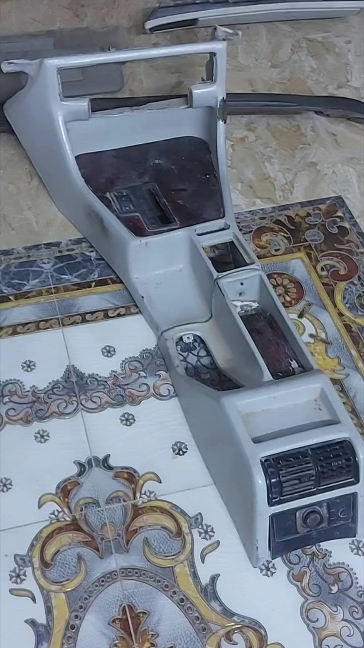 متاح 4 بيبان هنه والبطاين لون رصاصي بي ام 700 
زائد دشبول زائد جكمجات زائد جاملغ جهت السايق زائد حصان قطعتين وشمسيات المكان بابل 
***********
