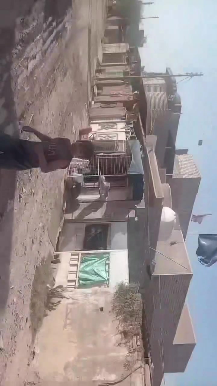 السلام عليكم بيت لبيع الخالصة شارع حسينيه الزهراء مساحة الكلي 250 طابو صرف بناء قديم السعر مناسب سعر قطعه الاسفسار عل رقم ***********

