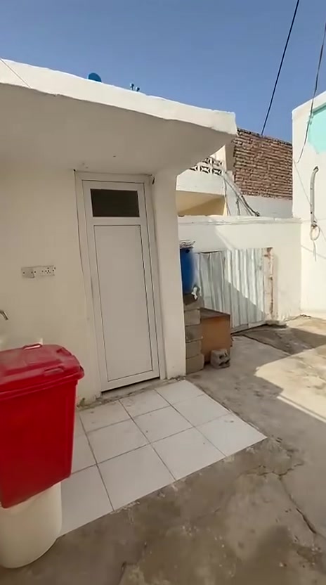 دار للبيع 
المساحه ١٥٠م 
العنوان واسط قضاء الحي حي المعلمين الثانيه 
***********
