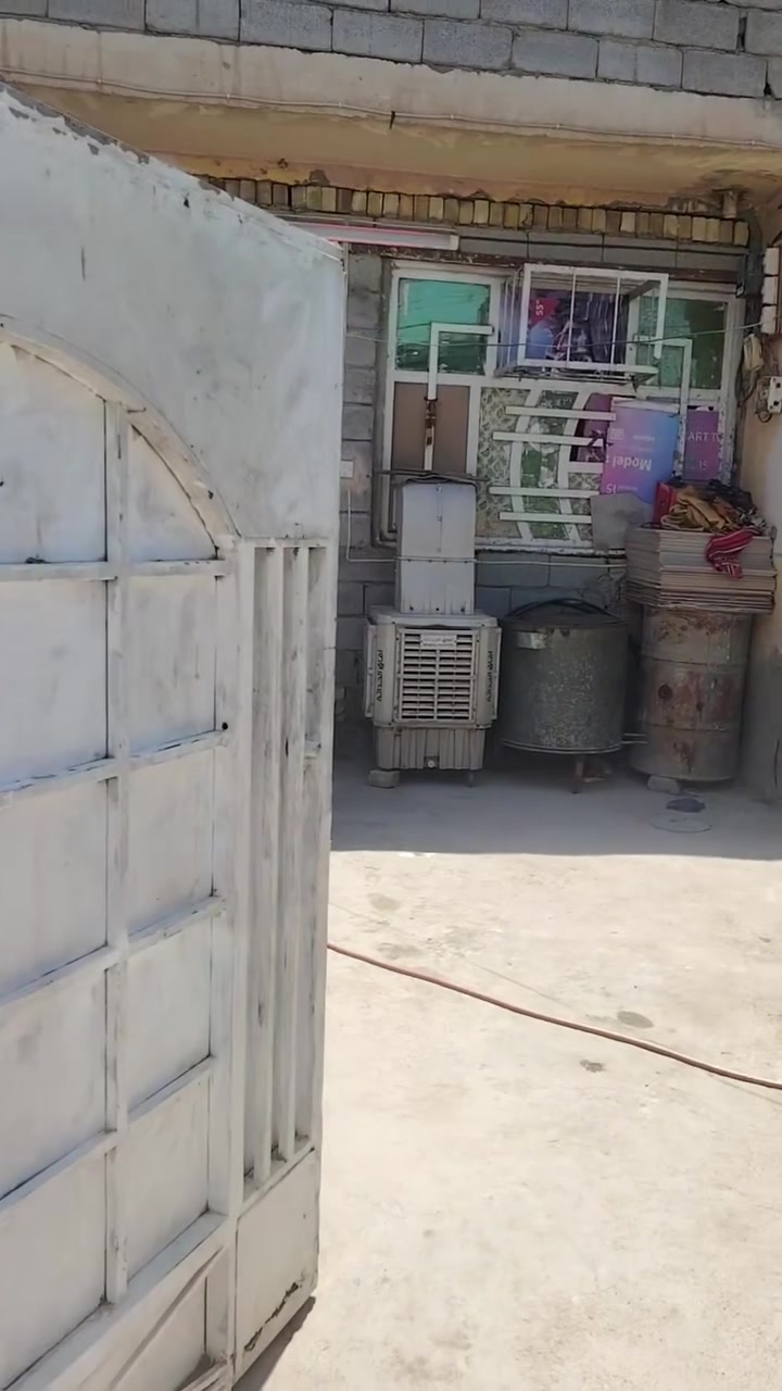 سلام عليكم
بيت حواسم  خلف يحيى للعروض
المساحه  ١٠٠م

***********
