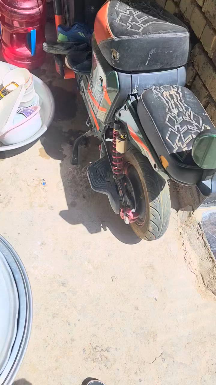 البيع مكفولة جديده ستخدام سنه فقط والله عوزهة بس بطارات 125 الف بيهة مجال حك جيه مكان بغداد حي السفير قرب مستشفى شماعيه *********** متواجد فقط (وتساب )
