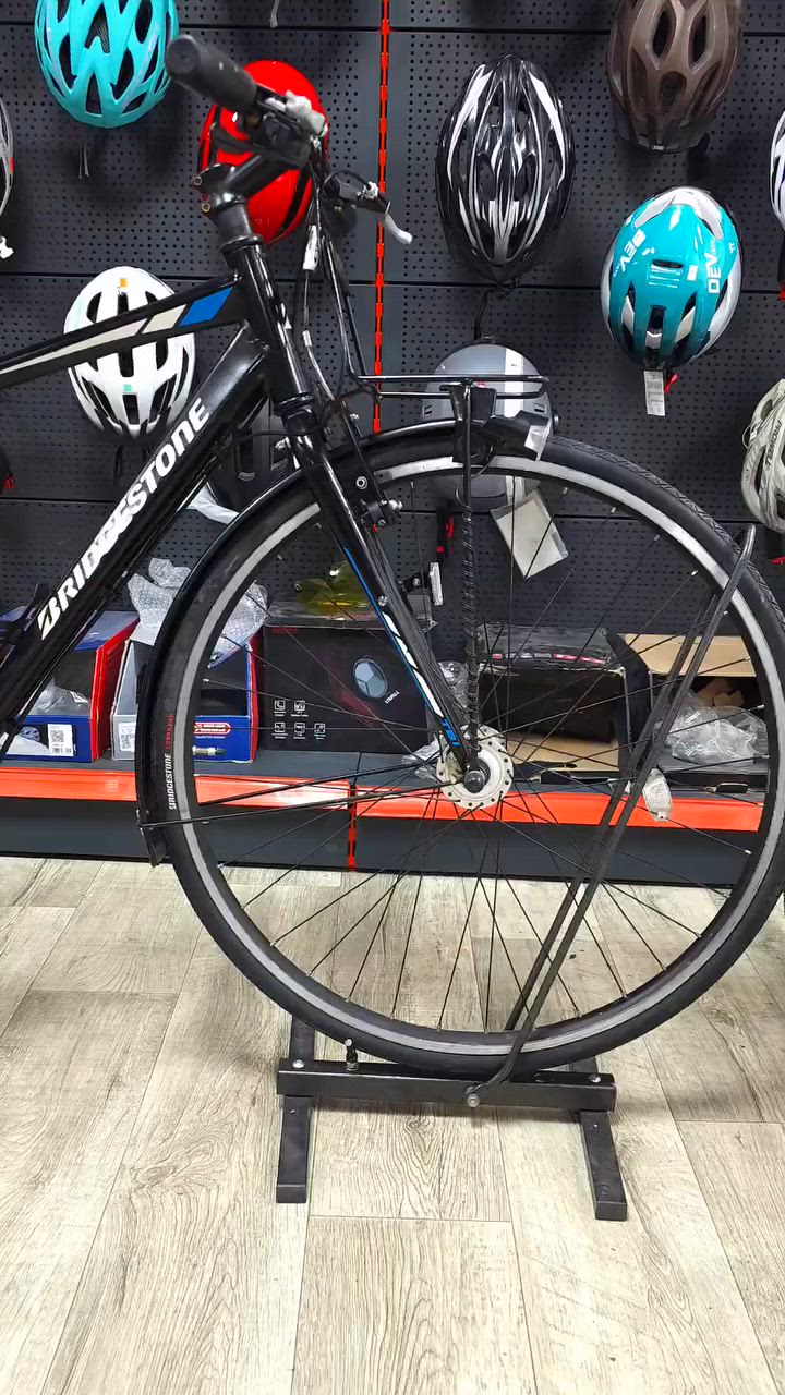 🚴‍♂️ جودة يابانية أصلية من Bridgestone 
🔹 حجم العجلات: 28 (C700)
🔹 قياس الفريم: M
🔹 سستم Shimano بالكامل
🔹 جميع القطع مختمة باسم الدراجة
🔹 مزودة بلايت أمامي يعمل تلقائياً مع الحركة بواسطة الحساس
🔹 دراجة عملية ومناسبة للمشاوير اليومية بكل راحة وأناقة

📍 الخدمات المتوفّرة:
خدمة توصيل متوفّرة لجميع المناطق
إمكانية الشراء بالأقساط لحاملي بطاقة كي كارد – مصرف الرافدين

🕓 أوقات الدوام:
من الساعة 4:00 عصراً إلى 11:00 مساءً

📍 الموقع:
معرض دكتور بايسكل
بغداد – السيدية – شارع ٤٠ (الاطفاء) قرب مطعم SunCity

#Bridgestone
#Shimano
#دراجات
#دراجات_يابانية
#دكتور_بايسكل


**إذا كنت صاحب هذا الإعلان وتريد حذفه لأي سبب، رجاءا أرسل رسالة إلى الدعم الفني**