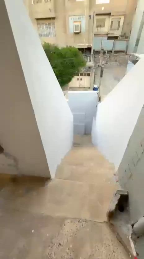 شقه للايجار حي السكر طابق ثاني معزول يحتوي ثلاث غرف وصحيات معزول الماء والكهرباء المساحه 165 متر حي السكر خلف جامع الرحمه للتواصل الاتصال على الرقم ***********
