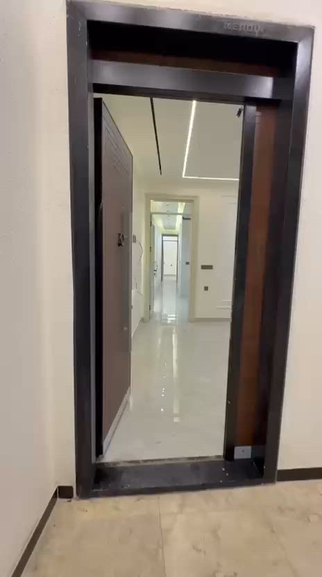#عروض_ايجارات_داخل_الاعظمية

يتوفر شقق ومشتملات للإيجار  داخل منطقة 📍الاعظمية 

مشتمل طابق اول ٣ غرف وسطح خاص الك بشارع الضباط قرب مطعم غزه قفل ٦٥٠ بناء حديث معزول منطقة راقية 

شقق مفروشة موضفين وعوائل وحدة ب٩٠٠ بساحة عنتر خلف مطعم الجندول والأخرى بشارع عشرين قرب صيدلية التفاح الأخضر طابق ثاني درج غرفتين مؤثثة تشمل كهرباء السحب وكل الخدمات ٧٥٠ قفل

شقة طابق اول ٤٠٠ قفل غرفتين صالة مطبخ مشترك الاعظمية شارع ٢٠ قرب أسواق الآخوين وسوق الاعظمية 

شقة بناء حديث داخل مجمع سكني بل وزيرية مع بارك للسيارات داخل المجمع مقابل مستشفى السفير الايجار ٧٠٠ قفل

شقة طابق اول بشارع عمر فرع حديقة الاخطل مقابل مرطبات صبيح الايجار ٥٥٠ قفل غرفتين صالة مطبخ خدمات صحية

عائلة فقط منطقة تخبل وع شارع الرئيسي

مشتمل ارضي غرفة وصالة ومطبخ وخدمات صحية الاعظمية الكم منطقة الزهراوي خلف طلباتي الايجار ٤٥٠ قفل عائلة فقط

شقة طابق اول مصعد شغال ٢٤ ساعة غرفتين صالة مطبخ مفتوح 

ترهم عائلة أو طلاب موضفين الاعظمية الكم فرع كباب كركوك

الايجار ٥٠٠ قفل شقة بناء حديث ديلوكس 

شقة طابق ثاني غرفتين صالة مطبخ معزول خدمات صحية بناء حديث الاعظمية الكم قرب المصرف وألبان الشمال الايجار ٥٠٠ قفل 

مشتمل داخل قيصرية مقابل قاسم ابو الكص الايجار ٥٥٠ قفل غرفتين صالة مطبخ خدمات صحية

ارخص وأنسب شقة طابق ثالث درج ديلوكس جديدة بناء حديث 

الاعظمية شارع ٢٠ قرب حديقة الرحبي تحتوي ع غرفتين صالة مطبخ خدمات صحية الايجار ٣٥٠ قفل عائلة فقط

للاستفسار /☎️***********

