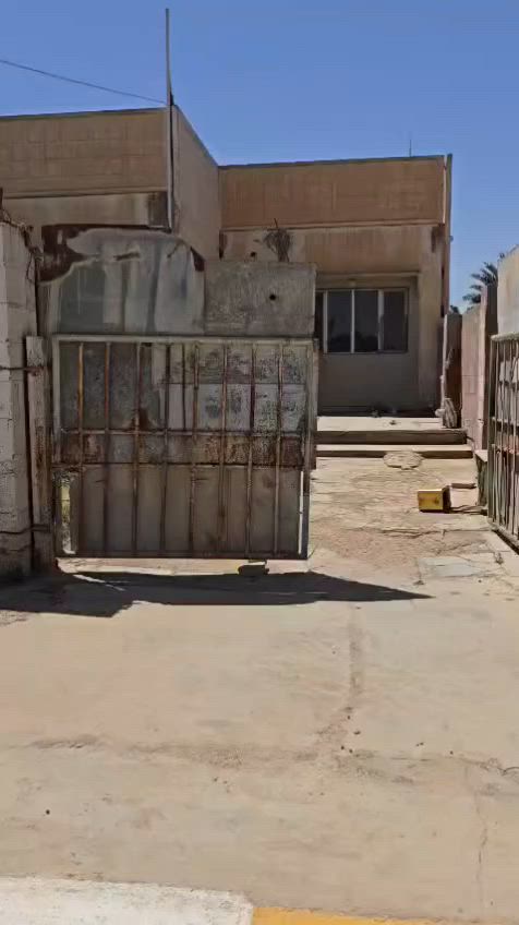 للبيع دار سكن نوع بيوان B1 ركن في المرحله الاولى يحتوي على حديقه جانبيه ع طول البيت كما موضح في الفيديو السعر ٦٠ مليون وبي مجال بسيط للتواصل ع الرقم ***********
