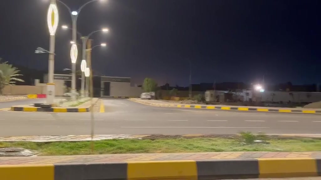 السلام عليكم
بيت مساحه 240 م  في منطقة الموحيه (مجمع البلديه) بالقرب من رئاسة الجامعة يتكون من غرفة استقبال وصالة وغرفتين ومطبخ طابق واحد يحتوي على طاقة شمسية 20 امبير للأستفسار الاتصال بالرقم *********** واتساب فقط
