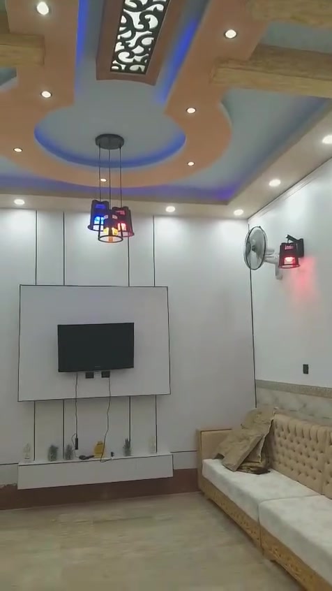 السلام عليكم نشتغل تنظيف وصبغ الشبابيك والابواب الجديد والقديم وديكورات وصبغ الجدران وتصليح وطلس عام بأسعار مناسبة ***********
