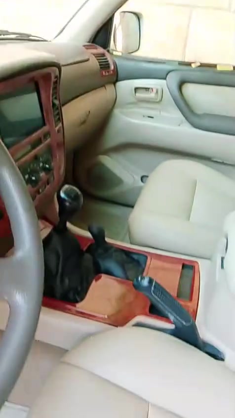 السلام عليكم لاندكروز للبيع موديل 1998 تخم تاير جديد حداديه جديده مكينه 8 سلندر جديده كير عادي سياره بسمي تبريد شغال العنوان بغداد رقم الهاتف *********** السعر 122 وبيه مجال
