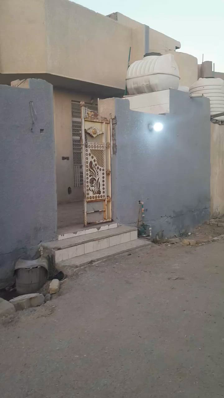 سلام عليكم بيت للبيع بل حميديه المساحه 100 الواجهه 7النزال15الحميديه مقابيل مدرسه المزايا قريب عل شارع العام متوفر بي جميع الخدمات ماء كهرباء مجاري انترنيت تبليط للستفسار ***********
