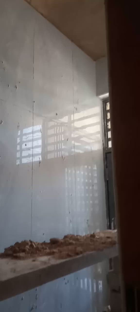 السلام عليكم شغل سيراميك درجه اولى نشتغل على المترو باليوميه حاليا مستفر العده شغل لا يقصر النظافه 100% شغل اولى‎***********
