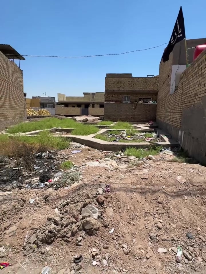 بتلو للبيع بكاع الزكندري قبل المدرسه خلف محلات علي باقر المساحه 250 متر طابو زراعي سند 25 يحتوي على استقبال صاله ومجمع صحي و٣ غرف نوم السعر 65 وبي مجال بسيط الاستفسار مراجعه مكتب حيدر السلطاني او الاتصال ‭***********‬
