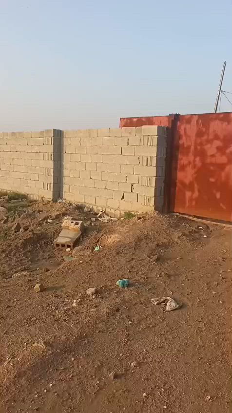 دونم مسيج بلوك فارغ سعره ٢٣٠ يبعد عن الأمام الحسين ع ٦كم منطقة ابوزرع قبل دوانم محمد حلوه ممكن ينباع منه نص دونم ***********
