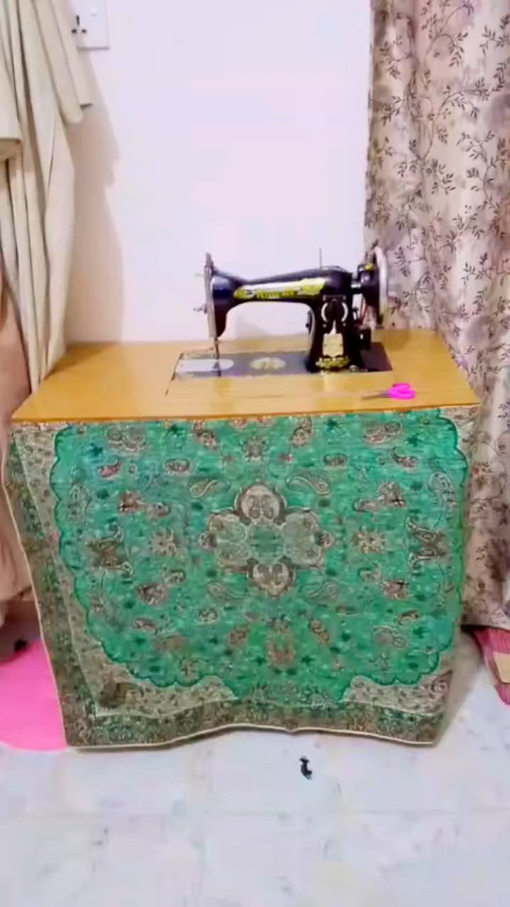 سلام عليكم مكينة خياطة ام الفراشه دواسه وماطور بعدهي جديده هيه والميز مالتهه  عنواني كربلاء العطيشي السعر 135 وبيهه مجال للشراي الاتصال *********** توصيل ماعندي
