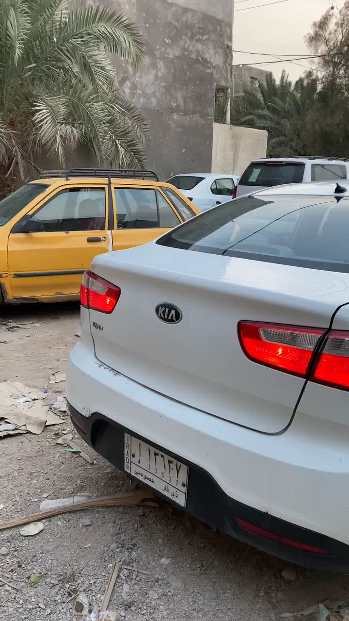 السلام عليكم كيا ريو 2013خليجي بسمي محرك 1600دوش بي خيط بخار ولكير بي النمره الرابعه ما تجي بديها بي شوي باردات وتصليح بالباب الورا وبس دواخلها نضيفه كلش تايرات جدد كلهن5مواصفاتها فول تحكم مرايات تحكم باللايت صندوك كهرباء نضام سيفتي قفل جام قفل مرايات تحكم بالاضويه الداخليه يعني مال العينه ولمسجل و الاضويه الداخليه كلهن جام اوتاماتيك تقفل يصعدن تحكم ستيرن الكير اذا علDلوRما تشتغل وباقي المواصفات معروفه ايكو وهاي الامور سياره نشطه حلوه بس تسوي كيرها وين ما تريد روح بيها محركها بي خيط كلش خفيف صارله سنه وشوي وما زاد مابيها دخان مابيها ضعف دوانز ماكو سعرها75وبيها مجال هاذ رقمي خاص ماعندي ***********
