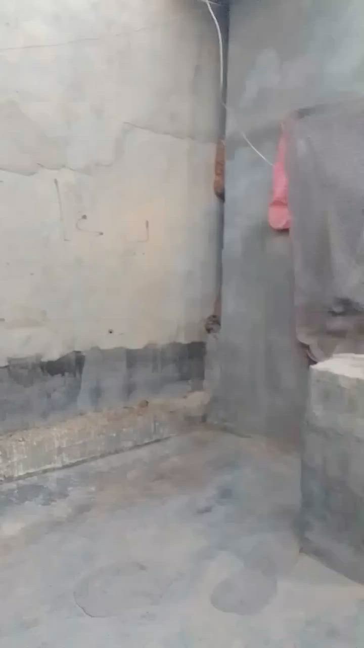 سلام عليكم بيت للبيع مساحته 80 متر سعره 7وبي مجال قليل قرب المكصب مقابل سنتر الزاير يتكون من غرفه وصاله وصحيات ***********
