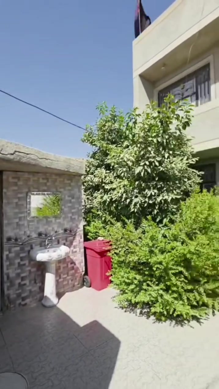 بغداد الزعفرانيه  منطقة الوليد 
بيت مساحة كبيره  للبيع 
225 متر 
سند 25بناء حديث درجة اولى 
4غرف نوم  مع الملحقات الكامله 
مطبخ حار بارد 
حديقه اماميه وخلفيه 
***********

