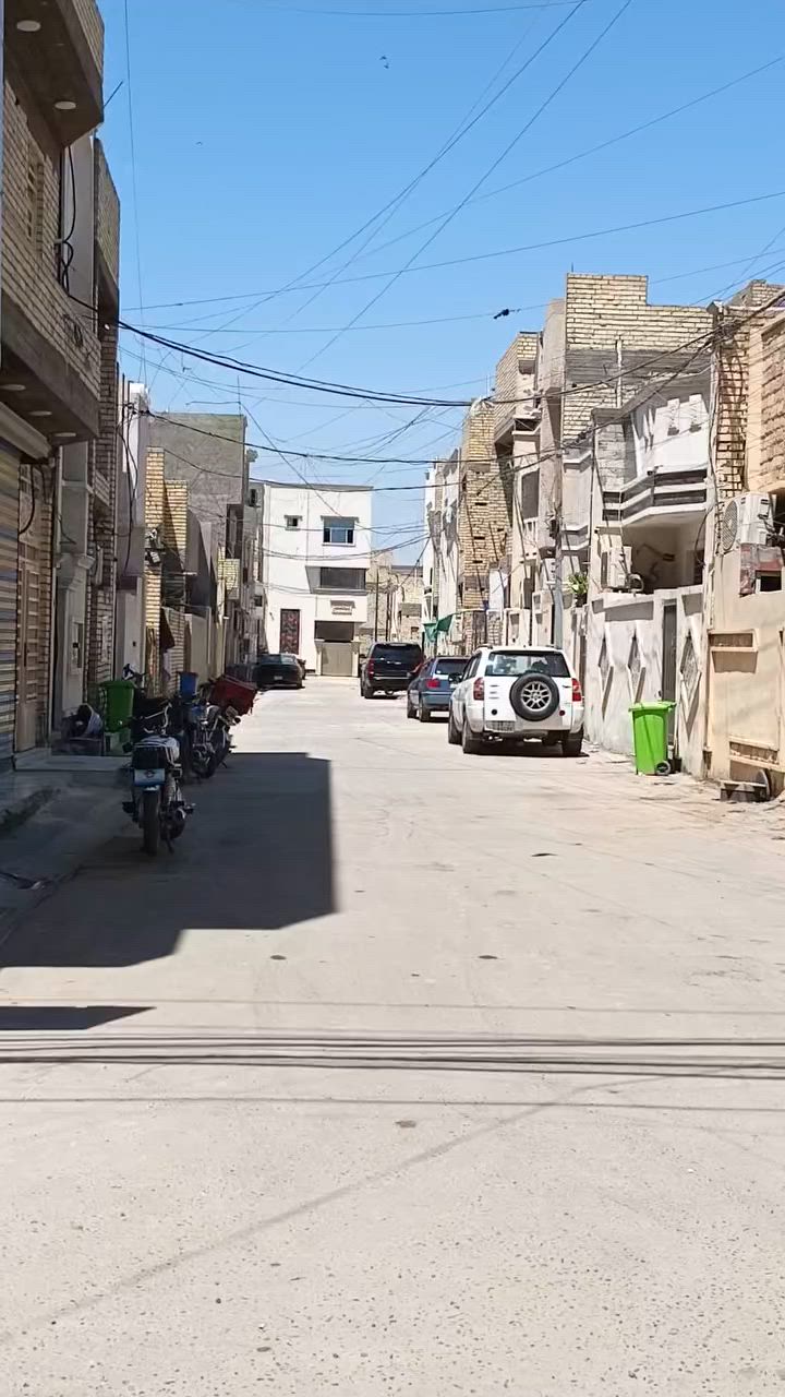 بيت في خطيب الزراعي مساحه 73 نتر طابقين بيت زيرو يحتوي على ثلاث غرف نوم وا استقبال ومطبخ حار ومطبخ بارد ويحتوي على ثلاث حمامات غربي وشرقي وكله لوح بورسلين هندي وادراج بايات مرمر طبيعي ونضام سبالت وانضام كامرات وهديه ويا البيت تانكي وكيزر وموطور  ماء وبوستر نازل وا مغاسل وخدمات كامله مدخلين البيت  ***********
