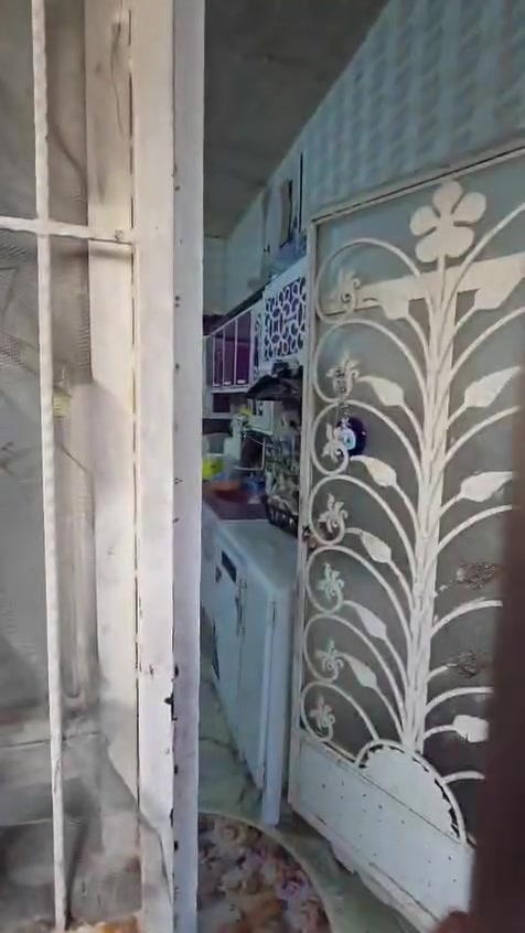 ياالله السلام عليكم
 بيت للبيع طابو صرف 
مساحه 200م 
البيت متكون من  
كراج سيارة 
مطبخ 
أستقبل 
صاله  
غرفتين نوم معه منور غرفه نوم فوك 
صحيات داخليه وخارجيه 
سطح عكادة 
بيت نظيف كلش 
موقع البيت حي الأمير 95 
دخول من شارع 20 على 15 
جيران أستاذ خالد ابو نت 
من جهة تربيه
يتوفر كافه خدمات ماء كهرباء تبليط نت 
سعرة جدا مناسب الي ريدة على باب الله او سكن 

للإستفسار 
***********
