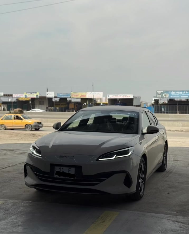 BYD seal 6 
2025
***********

 للبيع 

– BYD Seal 6 موديل 2025

- بي واي دي سيل 6 موديل 2025

 المدينة –  بغداد -  بسماية

•     المسافة المقطوعة    - 23000 الف كلم 
------------------------------------------------------------ 
 السعر:        24،500،000 عراقي

الوارد: وكالة الصين
 حجم الجنوط: 17 إنش
 عدد الركاب: 5 ركاب
• المحرك: 4 سلندر 1.5 لتر + نظام هايبرد Plug-in
• ناقل الحركة: أوتوماتيك E-CVT
• نظام الدفع: أمامي FWD
• استهلاك الوقود: اقتصادي جداً
 نظام الهايبرد
• يعمل بنزين + كهرباء
• إمكانية السير على الكهرباء فقط لمسافة تقارب 60 كم
• شحن منزلي أو عبر محطات الشحن
• داخلية جلد فاخرة
• شاشة وسطية كبيرة دوّارة
• شاشة عدادات ديجيتال
• Apple CarPlay & Android Auto
• كاميرا خلفية + حساسات وقوف
• دخول ذكي Keyless
• تشغيل بصمة Start / Stop
• شاحن موبايل لاسلكي
• تحكم كامل بالمقود (ستيرن)
• وسائد هوائية متعددة
• نظام الثبات الإلكتروني ESP
• نظام مانع الانزلاق ABS
