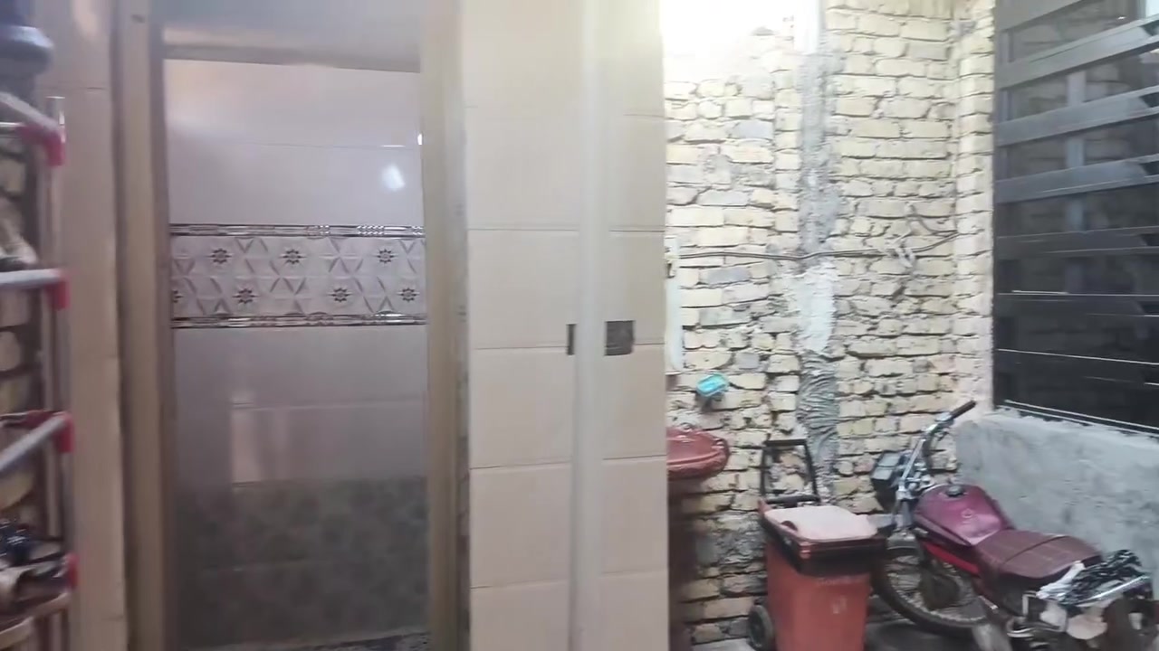 لبيت للبيع طابو صرف موزراعي طابو صرف مساحة ١٥٠ متر كاشي سيراميك بياض بناء حديث  اساس صب رفت مراؤس بحي السفير بمساحة ١٥٠ لو ٢٠٠متر يعني للبيع او مراؤس تصل ***********اورسلني وتساب ***********

