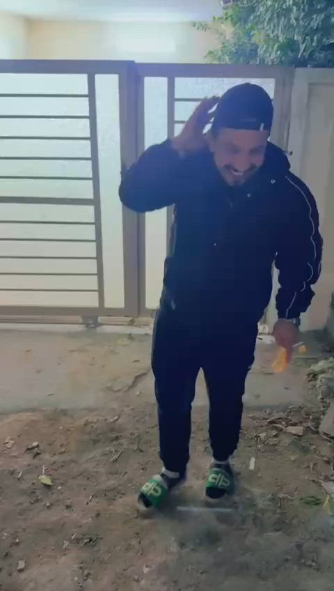 السلام عليكم من رخصت مدير الكروب محترم متاح بيت 200 متر منطقه مكاسب زراعي سند 25 تحويل ثاني يوم مثل ماواضح بل تصوير بيت استفسار علئ رقم لو واتساب ***********
