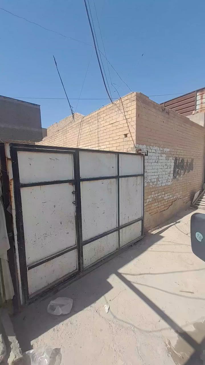 السلام عليكم بيت للبيع بناء قديم الدور واحد آذار بسمي طابو صرف
المساحه ١٦٠ الوجه ٨ ونزال ٢٠ السعر ١٧٠ موقع ع شارع ١٥ خلف السوك ابو غريب مجاور مستشفى ابو غريب عام الرقم ***********
