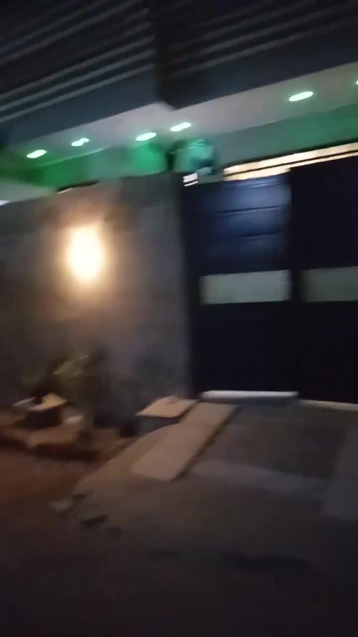 بيت للبيع مساحه 150 بيت جاهز بناه جديد حي نصر حي دجله أتصال ***********
