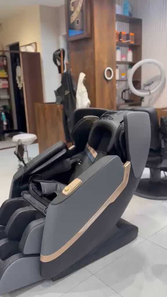 ً
((استعمال اقل من شهر))

🔴 السعر: 900 الف

🔶 ضمانه حقيقي و باقي بيه مدة 11 شهر 

👉 تدليك كامل للجسم Full body massage

👉 يعمل على تقليل التشنجات العضلية للرقبة ويفك التصلب

👉 قوة التدليك مضاعفة ومركزة لمنطقة الظهر والاكتاف

👉 التخلص من آلام الساق والقدم بالضغط والتدليك

👉 الغطاء الداخلي لمنطقة القدم قماش مسامي يمنع التعرق أثناء المساج على عكس الأغطية الجلدية المسببة للتعرق والروائح

👉 تركيز أكبر على العمود الفقري والعضلات المحيطة له

👉 تدليك الساعد واليدين بوسادات هوائية ذكية

👉 سعة الجهاز أكبر وأوسع

🔷 خاصية الأوامر الصوتية

🔷 ماوس إضافي للتحكم على ذراع الكرسي الأيسر

🔷 خاصية الاسترخاء والنوم

🔷 ميلان حتى 180 درجة انعدام الجاذبية

🔷 يحتوي على وسادات هوائية: الكتف، الأذرع، الساقان، القدم

🔷 كرات تدليك باطن القدم

🔷 مزود بهيتر حراري

🔷 يدعم خاصية الـ Bluetooth

🔷 هيكل الجهاز حديد

🔷 يستهلك كهرباء أمبير واحد فقط


**إذا كنت صاحب هذا الإعلان وتريد حذفه لأي سبب، رجاءا أرسل رسالة إلى الدعم الفني**
