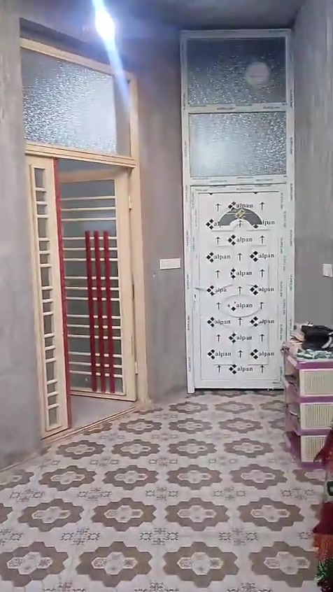 مشتمل للبيع المساحة 100 م قطعه و مقاطعة ماشين بي معامله بلديه يحتوي على غرفة نوم وصاله ومطبخ وصحيات واستقبال كله سيراميك بناء حديث الموقع ااجمعيه الثالثة الاتصال على الرقم الموجود ***********
