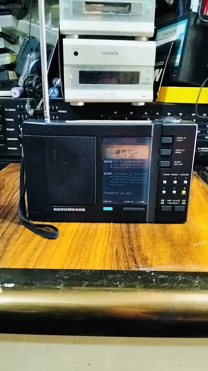 راديو نورمندي الالماني 
موجات الراديو FM MW SW LW 
يعمل باتري قلم 
يوجد فديو بالمنشور يوضح التشغيل 
السعر 40 الف مع التواصل 
للحجز والاستفسار المراسله على الخاص


**إذا كنت صاحب هذا الإعلان وتريد حذفه لأي سبب، رجاءا أرسل رسالة إلى الدعم الفني**
