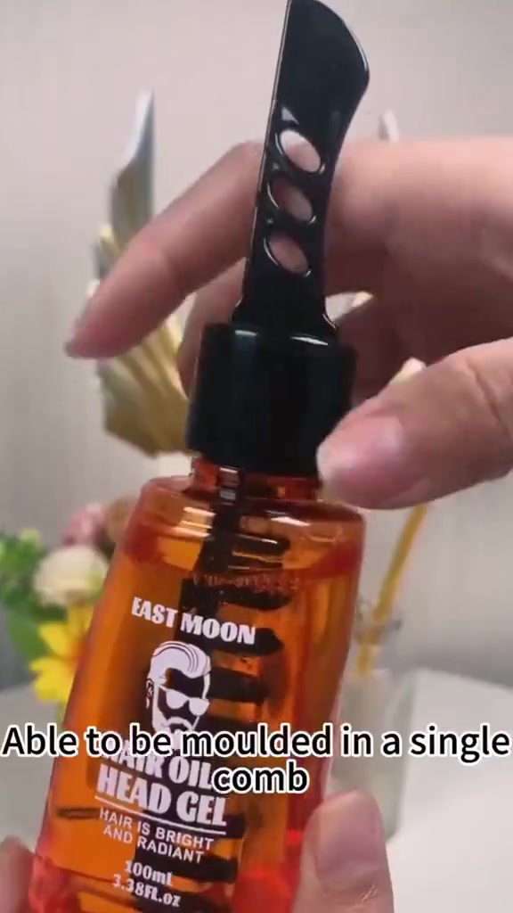 جل تصفيف الشعر مع المشط المدمج من ماركة EAST MOON HAIR OIL HEAD GEL🔥

ودع فوضى الشعر وخلي تسريحتك مرتبة بكل سهولة! 💯

يتميز جل EAST MOON بتصميم عملي يحتوي على مشط مدمج داخل العبوة ليسهل توزيع الجل على الشعر بشكل متساوٍ أثناء التصفيف، مما يمنحك مظهراً أنيقاً وتسريحة مرتبة خلال دقائق.

✅ مميزات المنتج:
 1️⃣ جل تصفيف مع مشط مدمج لسهولة الاستخدام.
2️⃣ يساعد على ترتيب الشعر وتثبيت التسريحة.
3️⃣ يمنح الشعر مظهراً أنيقاً ومرتباً.
4️⃣ سهل التوزيع دون الحاجة لاستخدام أدوات إضافية.
5️⃣ مناسب للاستخدام اليومي.
6️⃣ لا يترك ملمساً دهنياً مزعجاً.
7️⃣ حجم اقتصادي 260 مل.

🌟 لماذا تختار MANSIXUAN؟
 لأن تصميمه العملي يجمع بين الجل والمشط في منتج واحد، مما يجعله مثالياً للاستخدام السريع في المنزل أو العمل أو أثناء السفر.

📝 طريقة الاستخدام: افتح العبوة ومرر المشط المدمج على الشعر مباشرة، ثم صفف الشعر بالشكل المطلوب للحصول على مظهر مرتب وأنيق.
#الاصلي 💯 
حجز واتساب ☎️ ***********
🚘يوجد خدمة توصيل لجميع محافظات العراق ٤ الاف🚘
