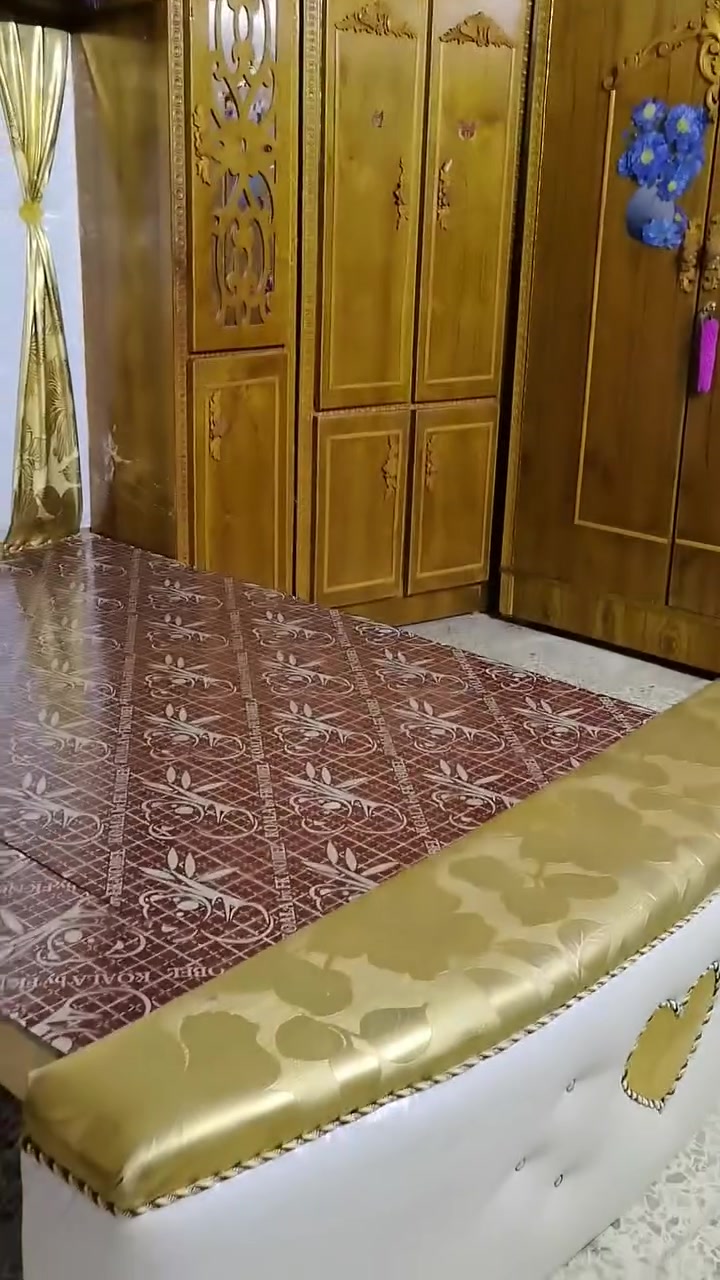 السلام عليكم غرفة ملحق ناصي للبيع السعر 650مكاني حي التنك ***********
