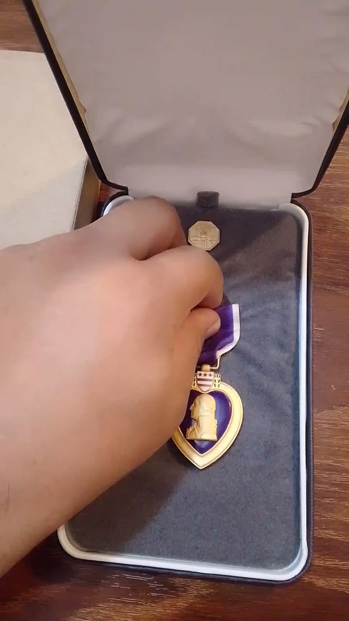نوط لوك منت بل علبه الاصليه 
مزاد يبدا بدولار اقل زياده 3$ نهاية المزاد الساعه 11:00مساءا


**إذا كنت صاحب هذا الإعلان وتريد حذفه لأي سبب، رجاءا أرسل رسالة إلى الدعم الفني**
