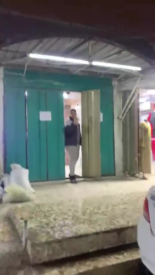 محل للايجار كامل بي كهربائيات ورفوف وجام خانه بحي الجهاد الملحانيه الشارع الرئيسي للمنطقه ايجاره ب٢٢٥ واتساب ***********
