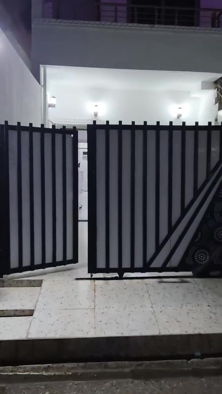 بيت للبيع بمساحة 100 متر وواجهة 5x20 مشمسة ☀️، طابق ونص وطابو صرف
مكونات الدار 
غرفتين نوم واحد جوه واحد فوك
مطبخ 
صالون 
كراج سياره 
. العنوان: سايدين دائرة الاستخبارات قرب صيدلية فيتامين. فرع الاعلانات خيال! 🏡✨سعر 91 📞 *********** #عقارات_كركوك #بيت_للبيع
