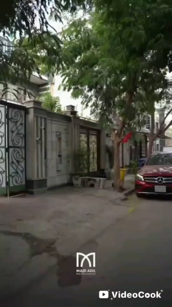 دار للبيع كرادة خارج ٢٢٠متر اربع طوابق  مع مساحة بناء ٨٠٠ متر 
يحتوي على 
الطابق الارضي كراج تواليت خارجي صالة ٦في ١٠ غرفة مع حمام 
الطابق الأول مطبخ حار مطبخ بارد صالة ٦في ٦ غرفة خدامة توليت عدد ٢ حمام زائد غرفة غسالة 
الطابق الثاني يحتوي على ثلاث غرف نوم مع هول ومطبخ وحمام عدد ٢ 
الطابق الثالث مكرر 
الطابق الرابع مخازن 
لمزيد من المعلومات الاتصال ***********
