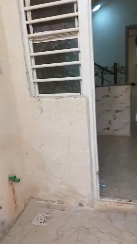 بيت ٥٠م زراعي للبيع قرب الحولي ابومهدي المهندس طابق واحد غرفه نوم وصاله استقبال ومطبخ وصحيات يصلح سكن اوحسينيه كافه الخدمات متوفره للاستفسار اتصال ع ***********
