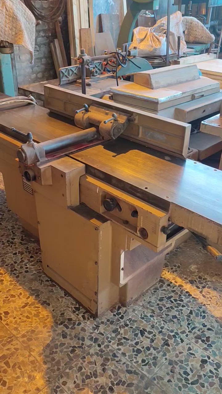 معمل نجاره البيع رنده +دبل +منقار+غريزه+منشار ياباني 
كله بلاد سيكار 
عنوان ميسان محموديه قرب مجمع سفير كهربائي 
***********
