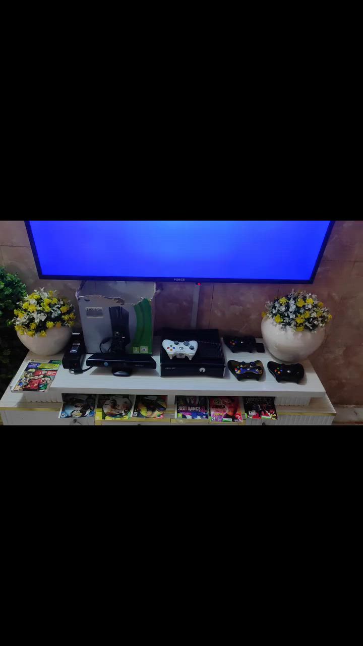 سلام عليكم
اكس  بوكس 360 X BOX سلم ذاكرة 250  
جويستك واير لس عدد ٤
كامرة كنكت مع اللعاب 
برنامج تنزيل اللعاب  بالهارد 250  توشيبا 
بابل /حلة (ابيع عاطل ) ***********

