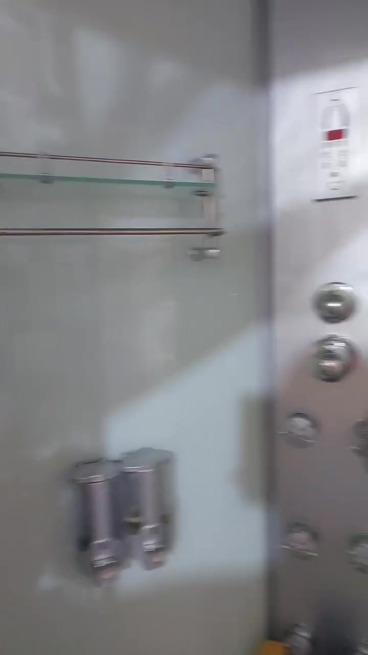 كابينه حمام داخليه تتنصب داخل الغرفه قياس ٩٠ اناره داخليه وخارجيه ومساج ظهر وراديو وبعد بيه مواصفات الرقم ***********
