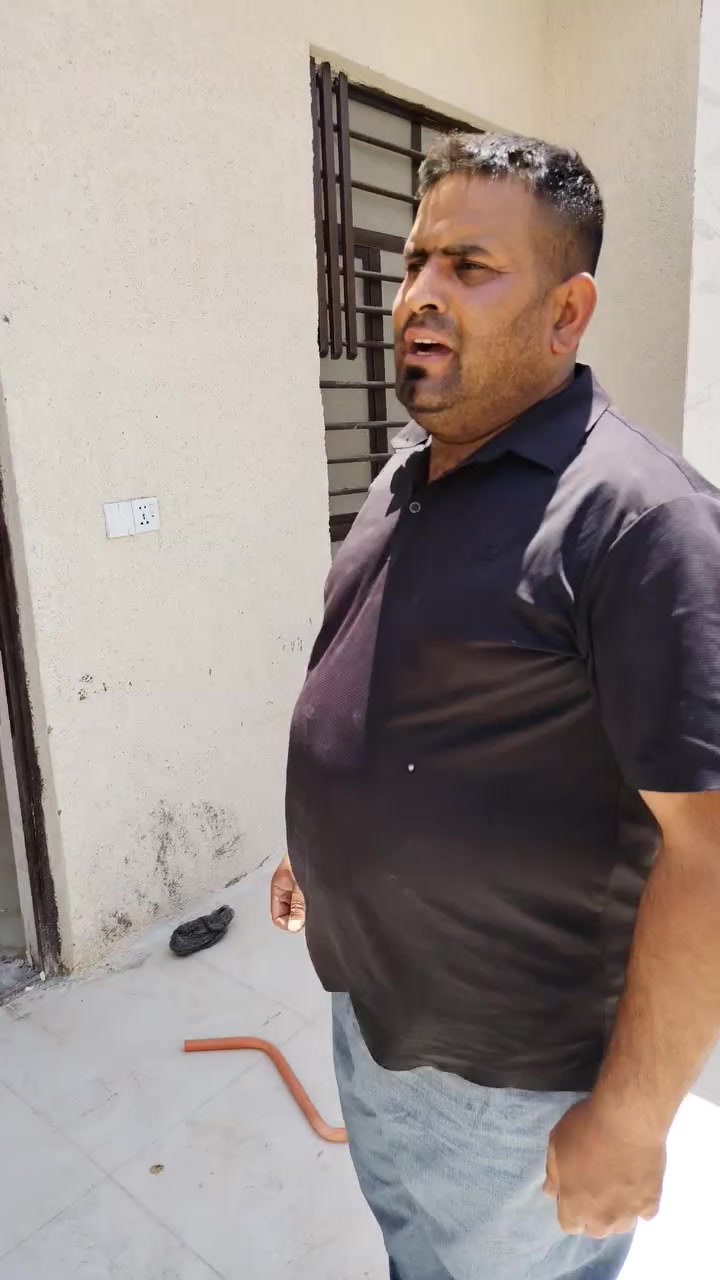 السلام عليكم يوجد لدينا بيوت كافة المساحات العنوان بغداد مدينة الصدر الحميديه شارع سيد عوده تسليم مفتاح الاتصال *********** مكتب أنوار الصدرين
