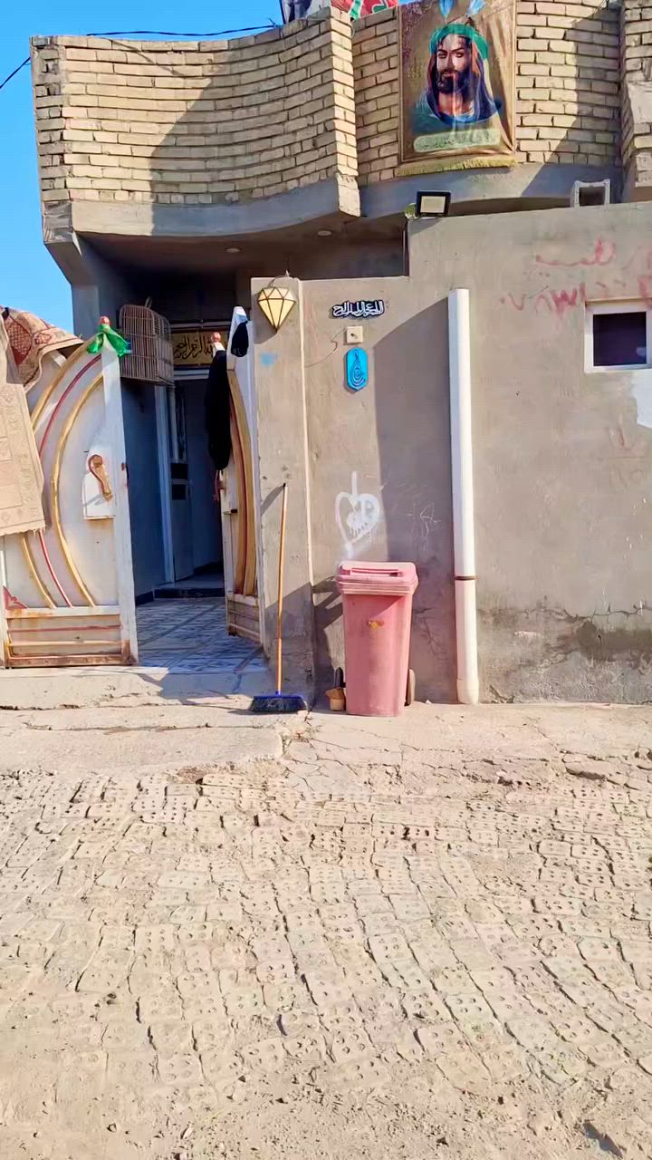 السلام عليكم بيت مساحة ١٢٠ متر
 رفت صب مسلح البيت بناء طابوك كله 
كهرباء بواري دفن مي بواري دفن كلهن مو ظاهري مجاري كاملة 
 بناء حديث
سيراميك كاشي سحب نت مي 
 زراعي خلف محطة البانزين خانه مال ٢٠٠٠
اتصال رقم تلفون ***********
