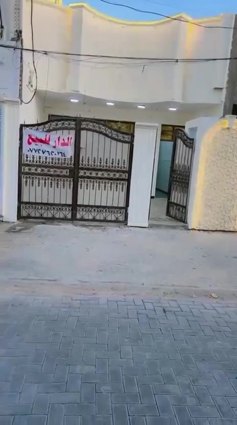 سلام عليكم بيت البيع مساحه 110 منطقه ابو درع تقاطع كسره وعطش
السعر 110 بي مجال بسيط
الستفسار ***********
