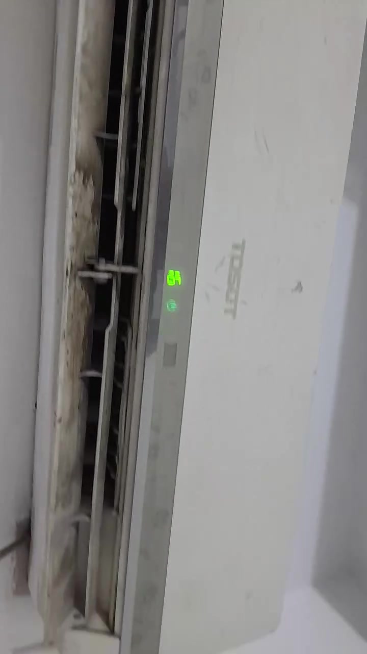 سبلت للبيع بس يرادله غسل
سعر ٢٥٠ وبيه مجال قليل مكان شعله حي الجوادين 
***********
