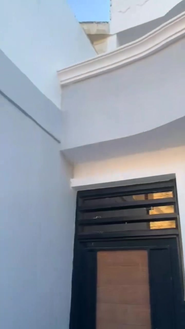 دار للبيع بناء حديث / المساحة  ١٠٠ متر  ٥×٢٠/
٣ غرف نوم  ٣ حمام  مطبخ منور / مدخلين / العنوان / حي الجهاد الامانه قرب ش١٥ 
☎️*********** واتساب 
***********  /
