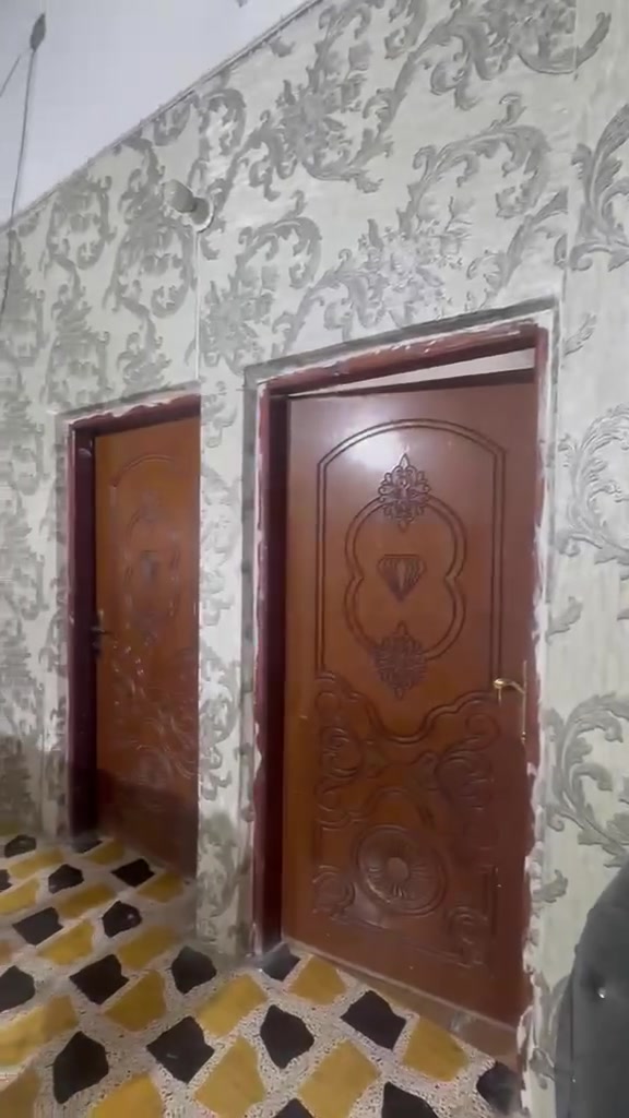 بيت للبيع الاسكان القديم بناء مرتب وحديث طابقين مساحة 135 متر الاتصال ***********
