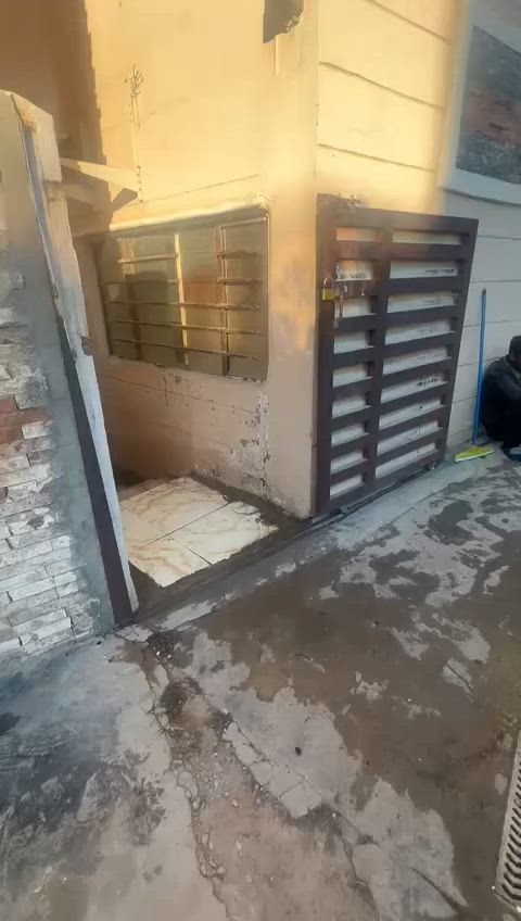 بيت للايجار في منطقة اليرموك 
محله 612 مقابل سكه الحديد
3 غرف نوم
صاله
مطبخ
حولي
السعر مليون شهرياً
***********
