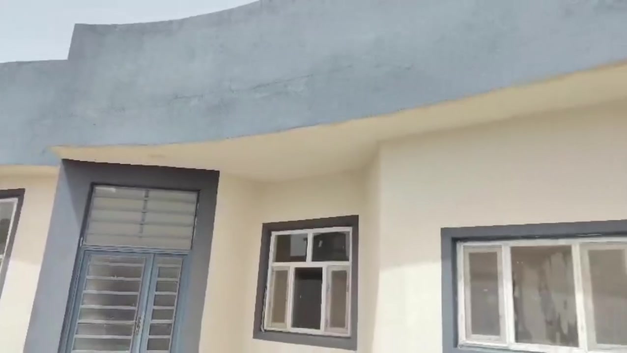 بيت للبيع في مجمع ما بين الحرمين (الحيدرية)
​📍 العنوان والموقع:
​كربلاء المقدسة - طريق النجف / الحيدرية.
​مجمع ما بين الحرمين السكني - المرحلة الأولى (رقم البيت 6).
​مجاور شارع الزوار (قرب عمود 550).
​📐 المساحة والأبعاد:
​المساحة الكلية: 300 متر مربع.
​الواجهة: 15 متر.
​النزال: 20 متر.
​✨ المميزات والخدمات:
​البيت جاهز للسكن فوراً.
​جميع الخدمات كاملة ومتوفرة في المجمع.
​سند طابو (ملك صرف) باسم صاحب البيت.
​📞 للتواصل والاستفسار:
​آسيا سيل: ***********
​زين العراق: ***********
